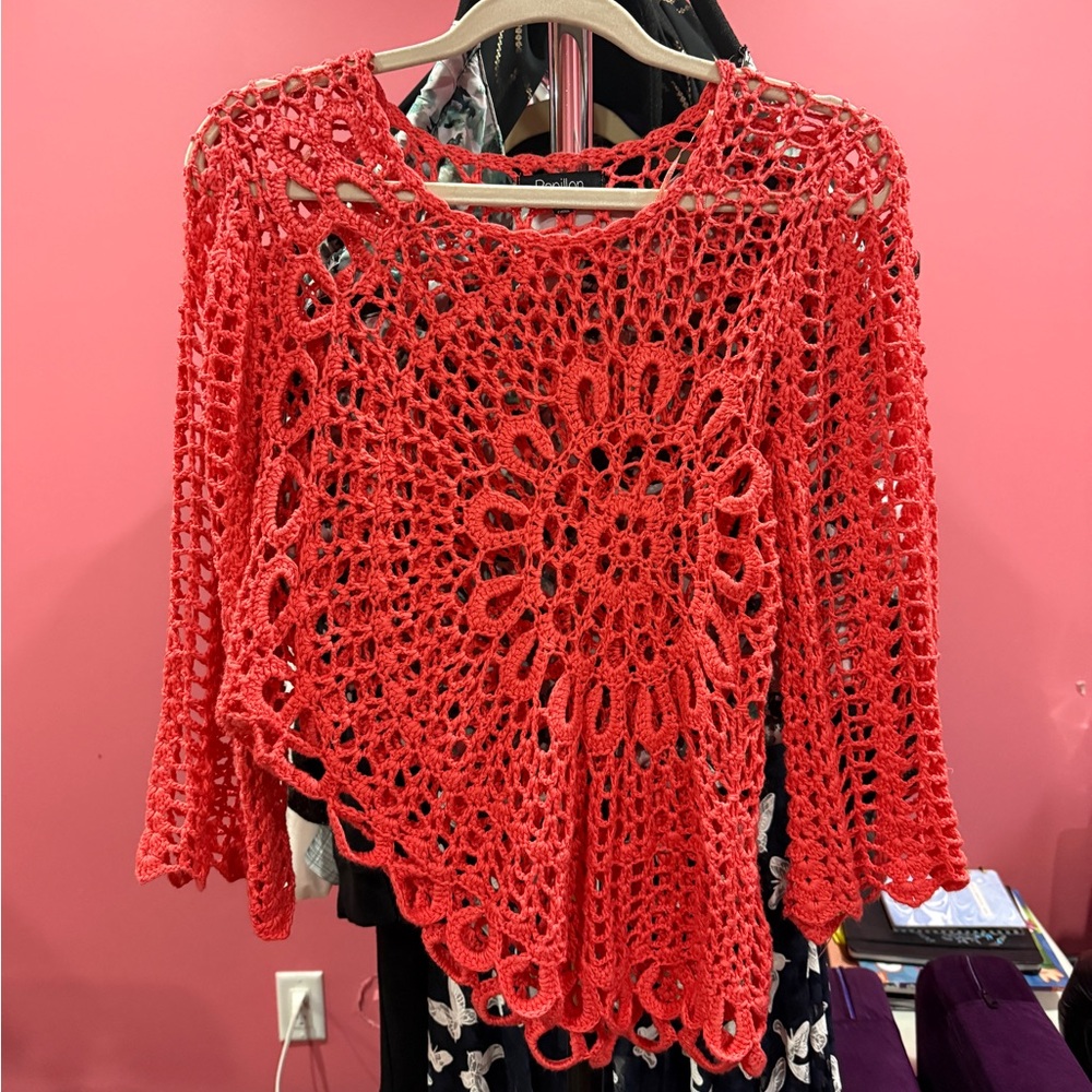 Papillon Blanc Vibrant Red Crochet Poncho